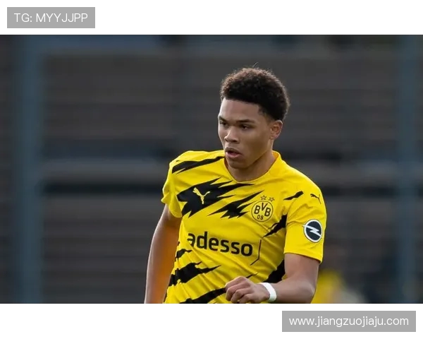 哈维西蒙斯的崛起之路：从青训天才到足球新星的精彩旅程